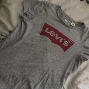 Grey Levi’s Tee